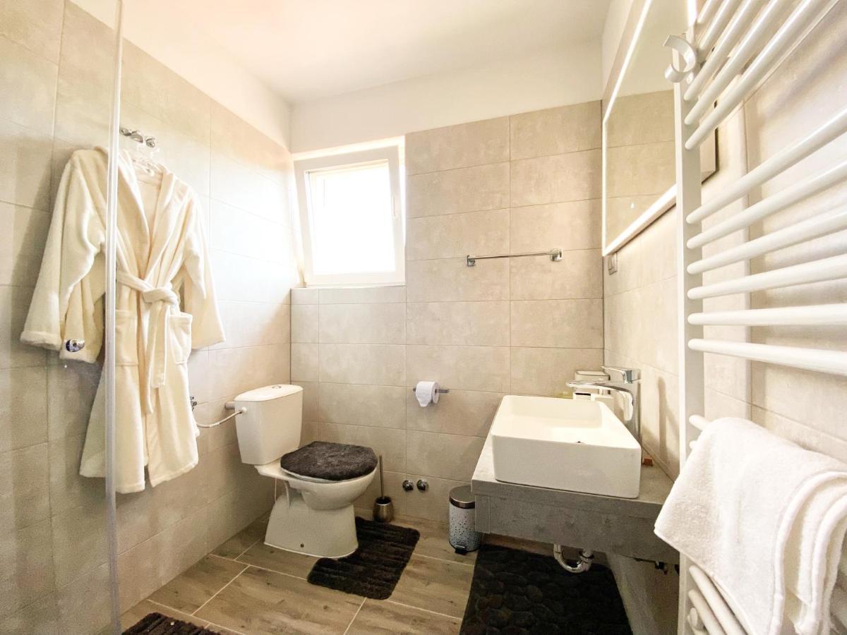 Apartmani Fenestra Оточац Екстер'єр фото