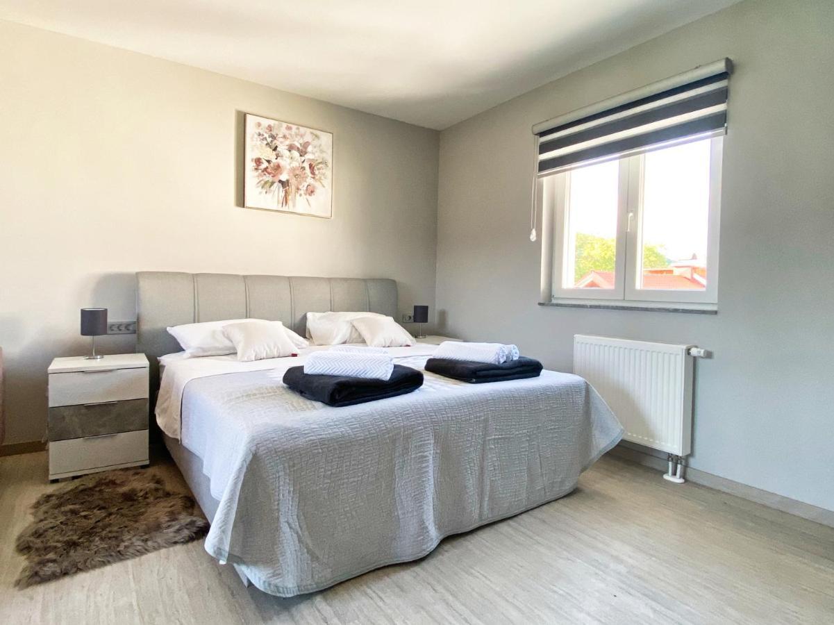 Apartmani Fenestra Оточац Екстер'єр фото
