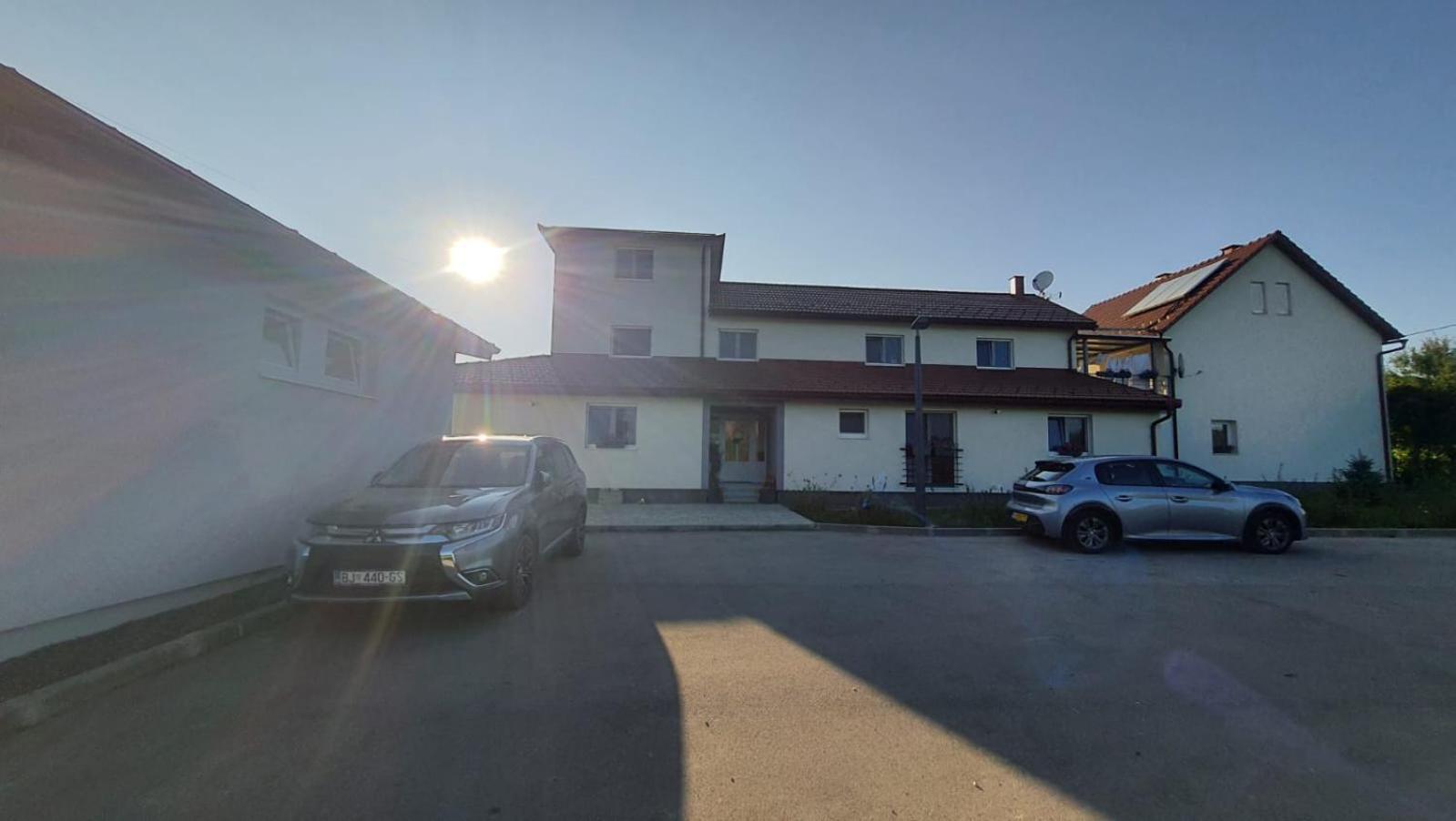 Apartmani Fenestra Оточац Екстер'єр фото